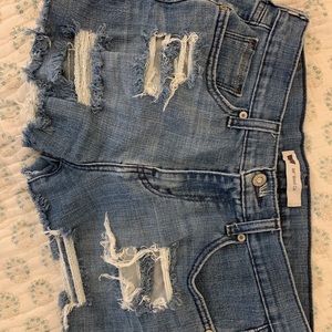 Levi’s jean shorts booty stretch 6/8 28-29 women distressed ripped medium wash